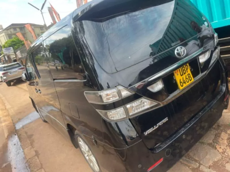 Toyota Vellfire - 2012