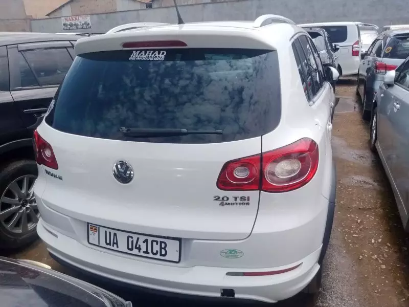 Volkswagen Tiguan   - 2010