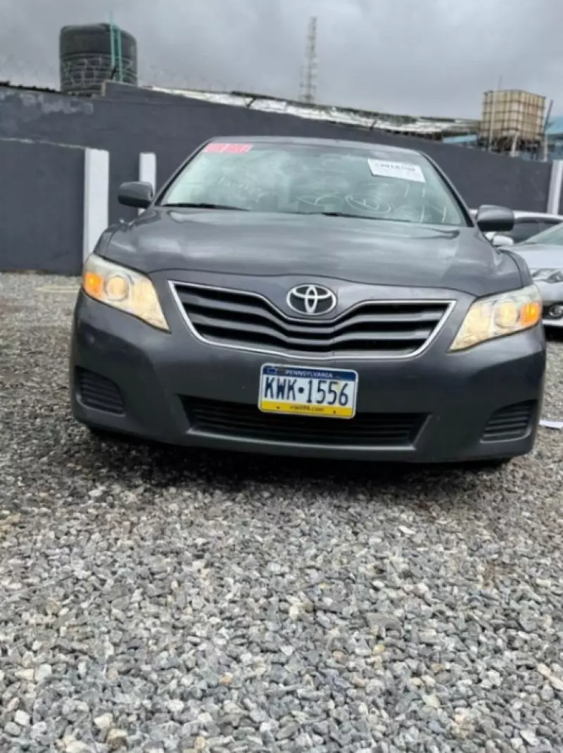 Toyota Camry   - 2011