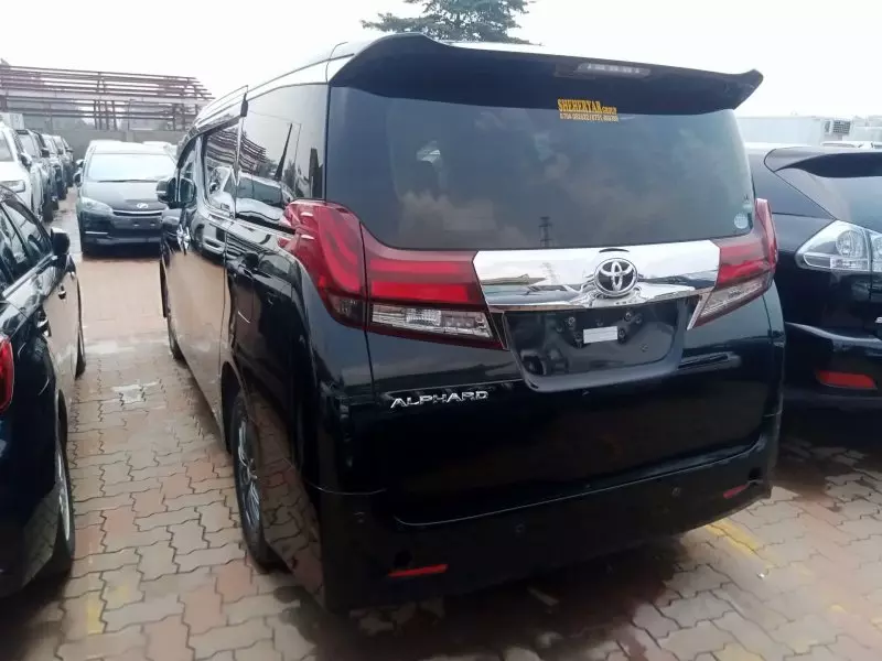 Toyota Alphard   - 2017
