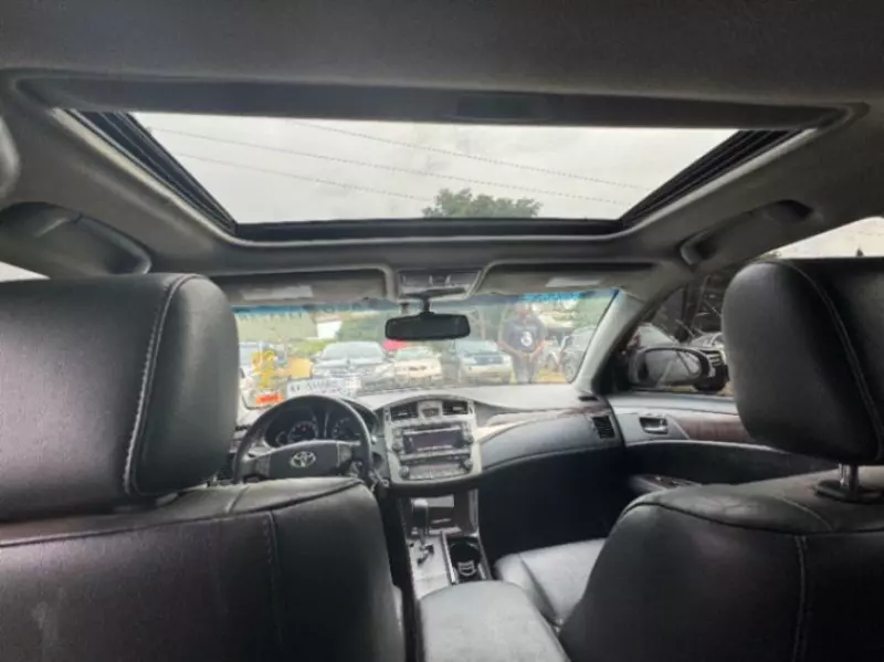 TOYOTA Avalon - 2012
