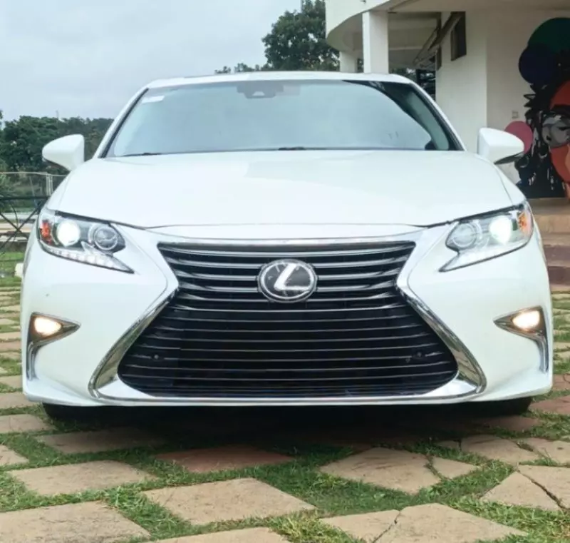 Lexus ES   - 2017
