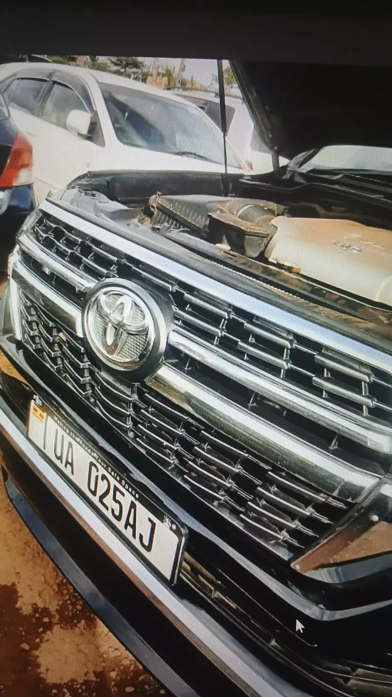 Toyota Land Cruiser V8   - 2012