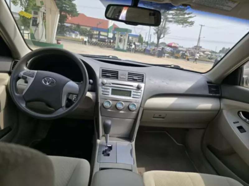Toyota Camry   - 2009