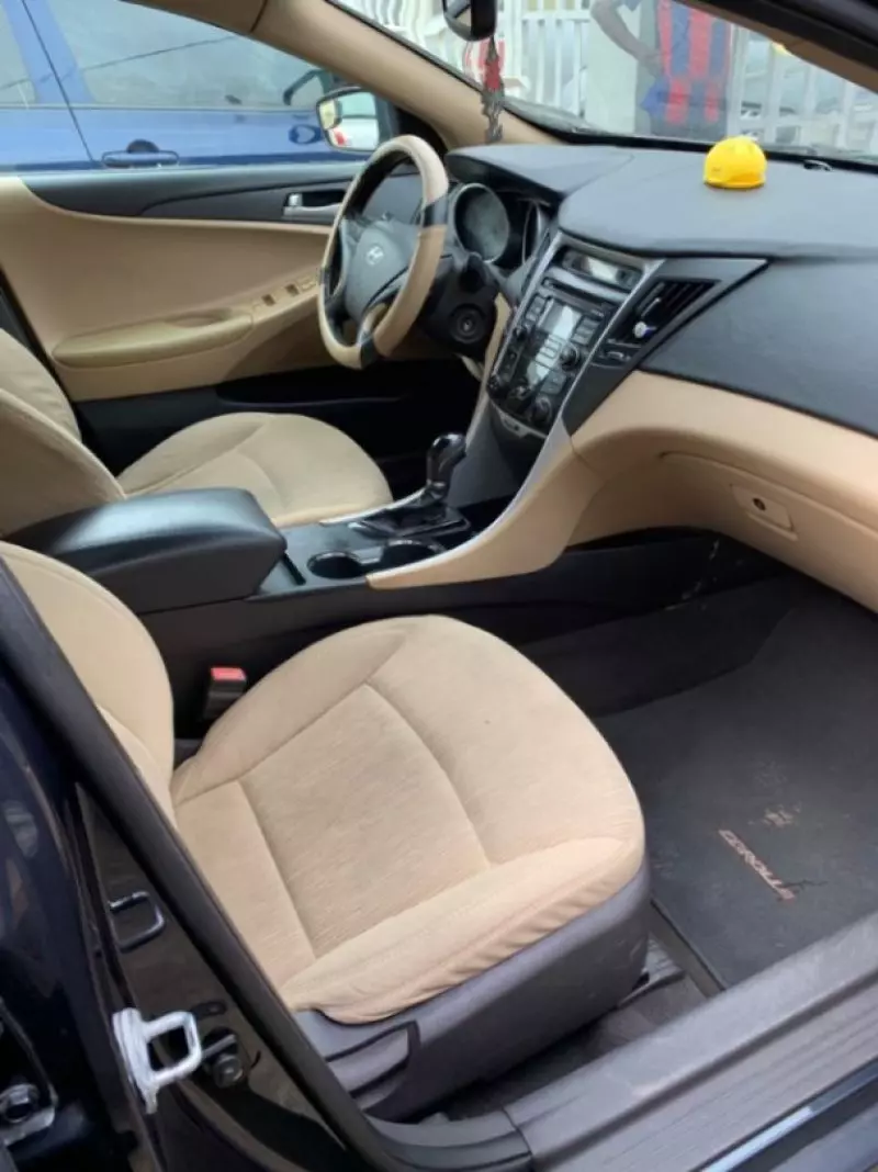 Hyundai Sonata   - 2011