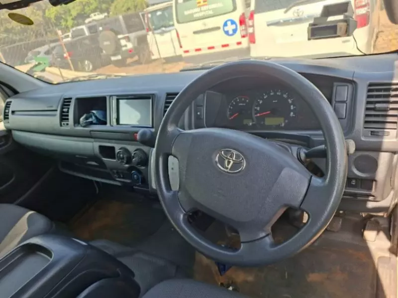 TOYOTA Hiace (High Roof) - 2014