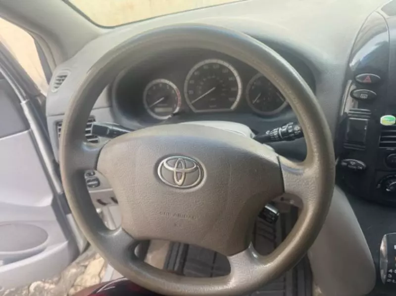 TOYOTA Sienna   - 2004