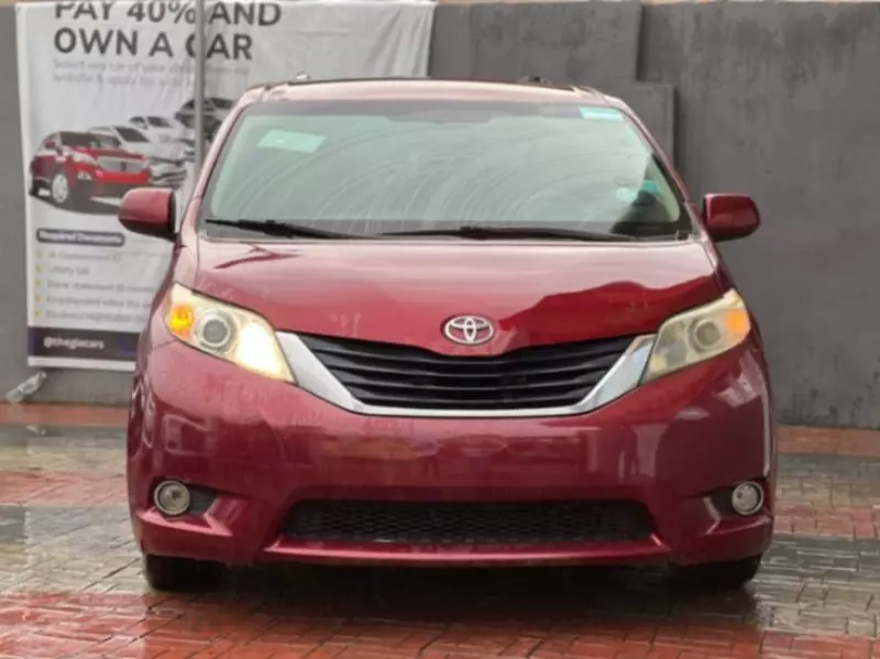 Toyota Sienna   - 2013