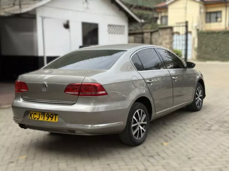 Volkswagen Passat   - 2014