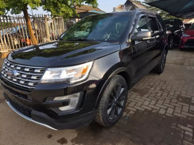 Ford Explorer   - 2017
