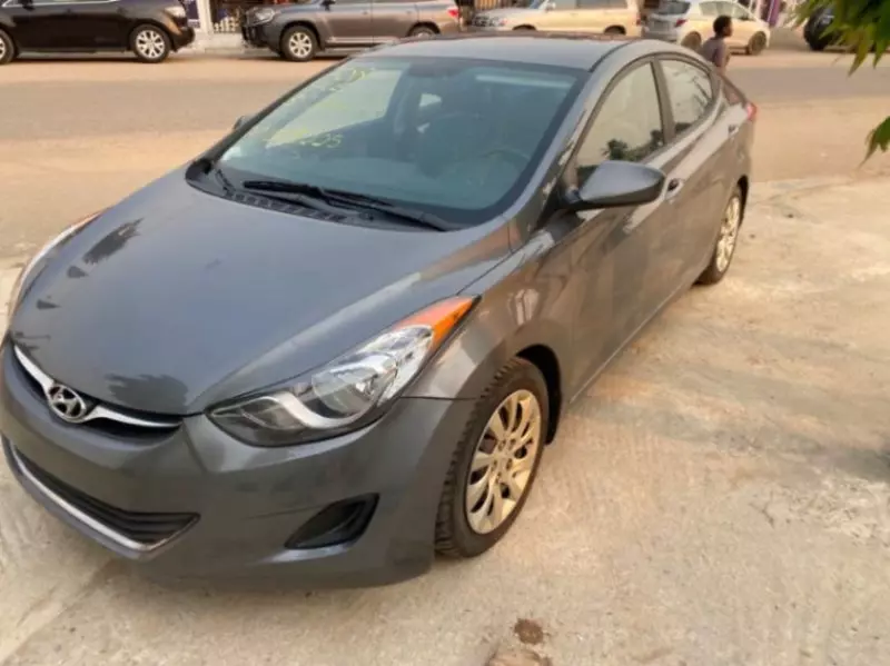 Hyundai Elantra   - 2013
