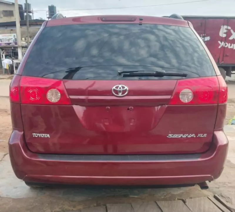 TOYOTA Sienna - 2006