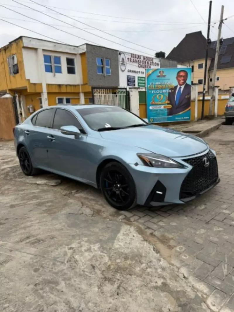 Lexus IS   - 2010