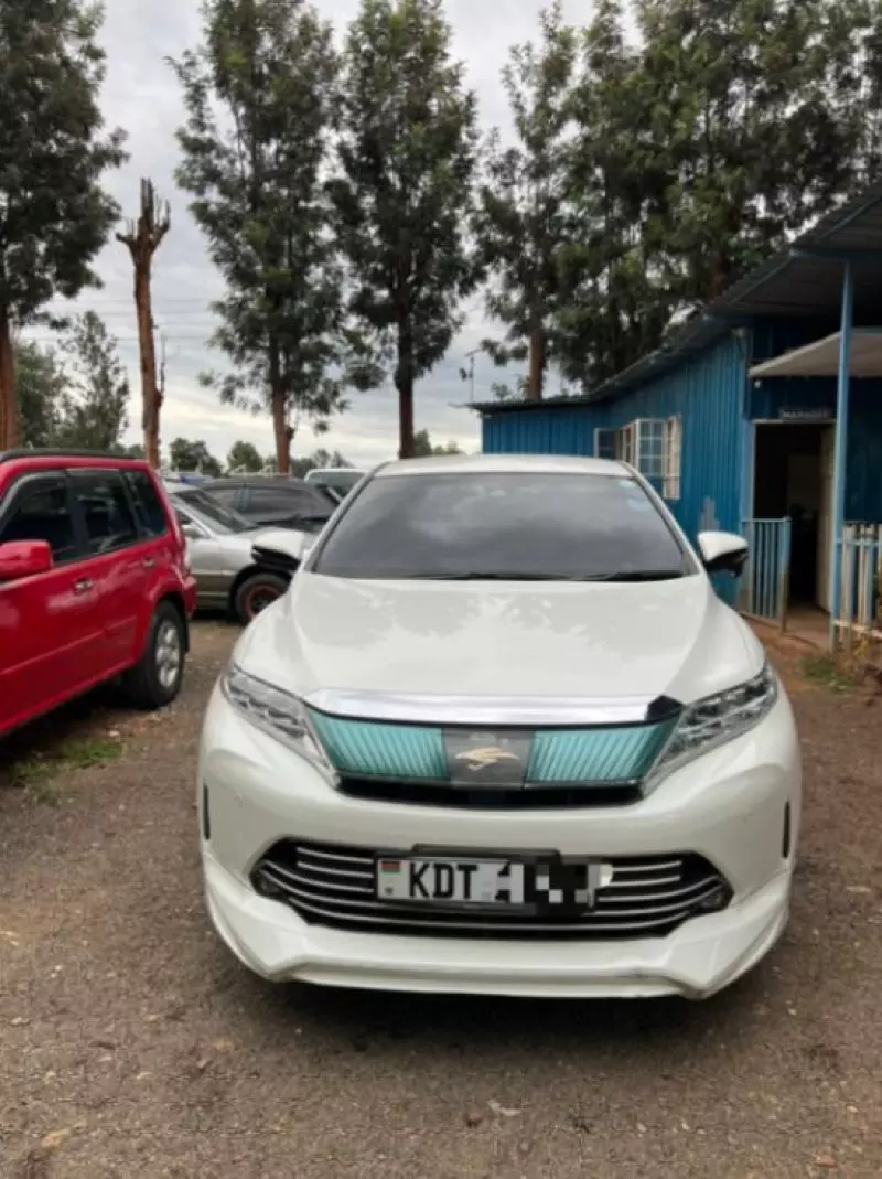 Toyota Harrier   - 2018