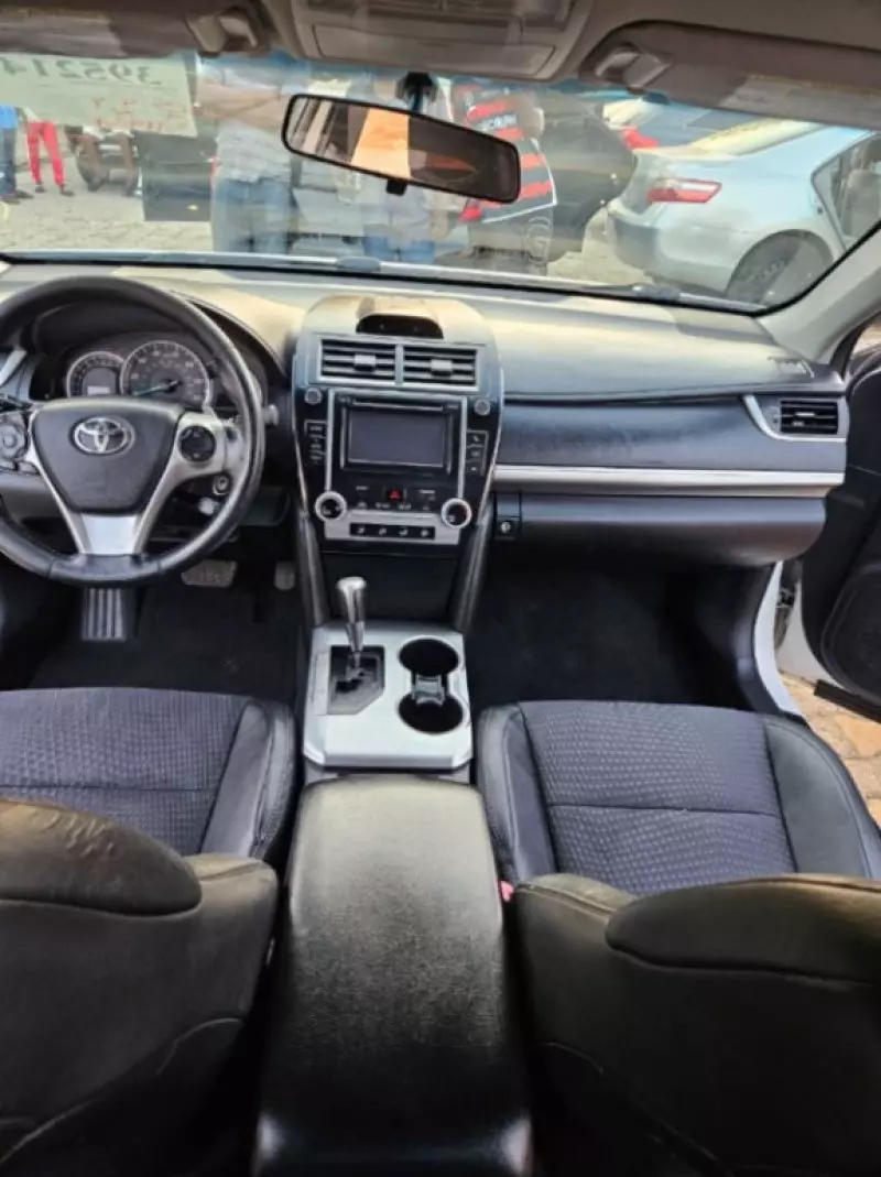 Toyota Camry   - 2014