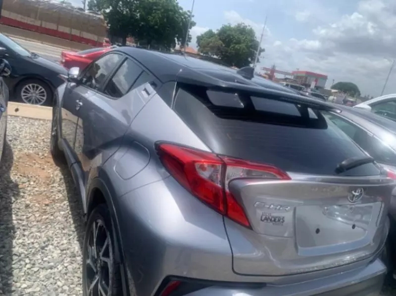 Toyota CH-R   - 2018