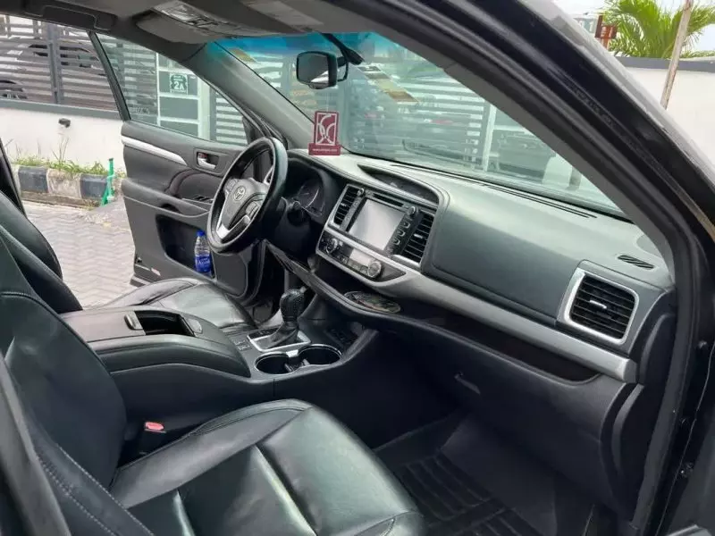 Toyota Highlander   - 2014
