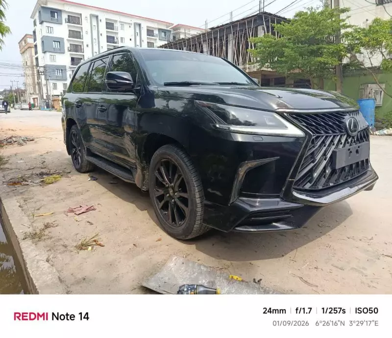 Lexus LX 570   - 1990