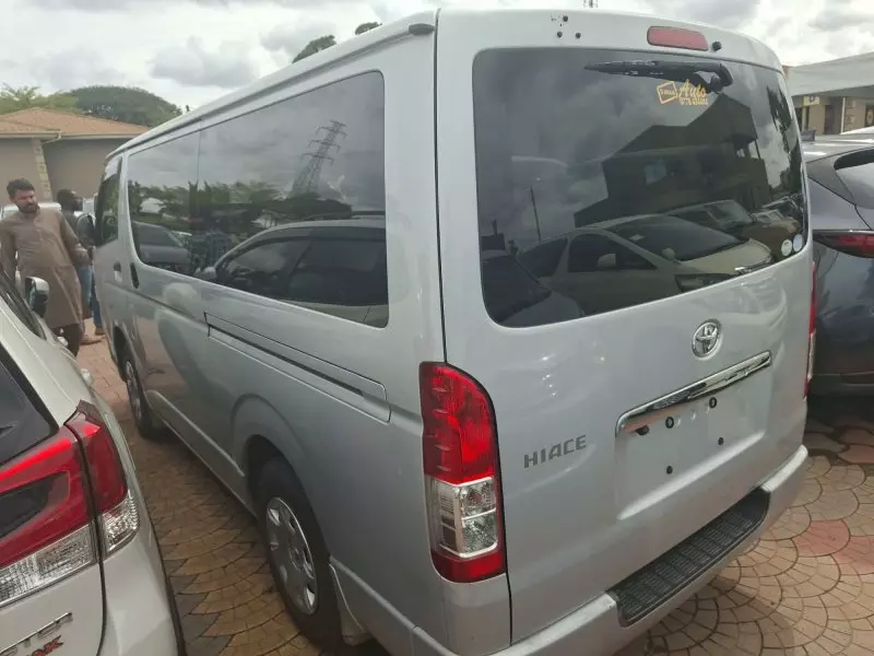 Toyota Hiace   - 2014