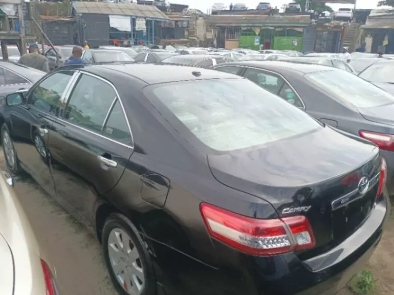 Toyota Camry   - 2011