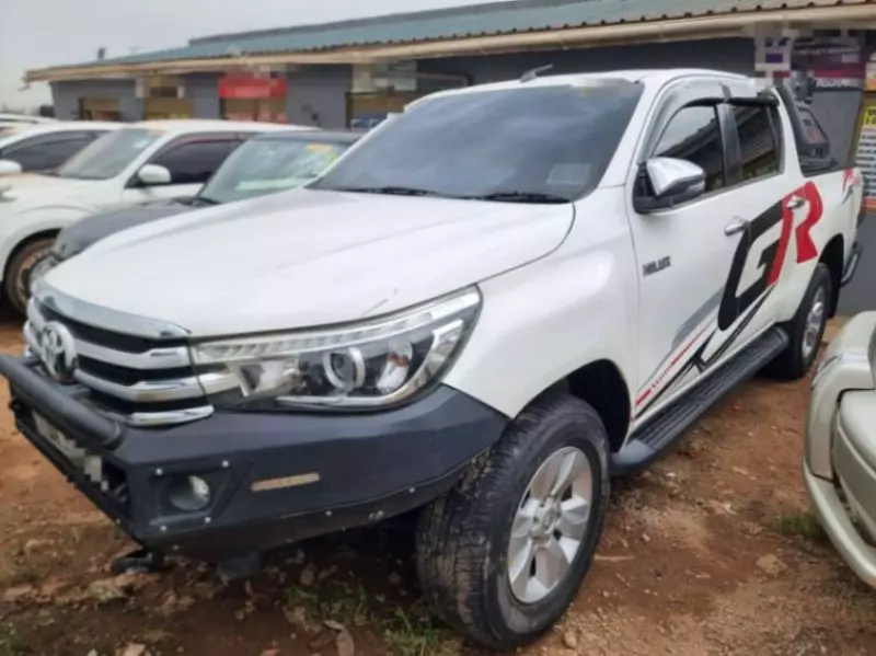 Toyota Hilux Revo    - 2017