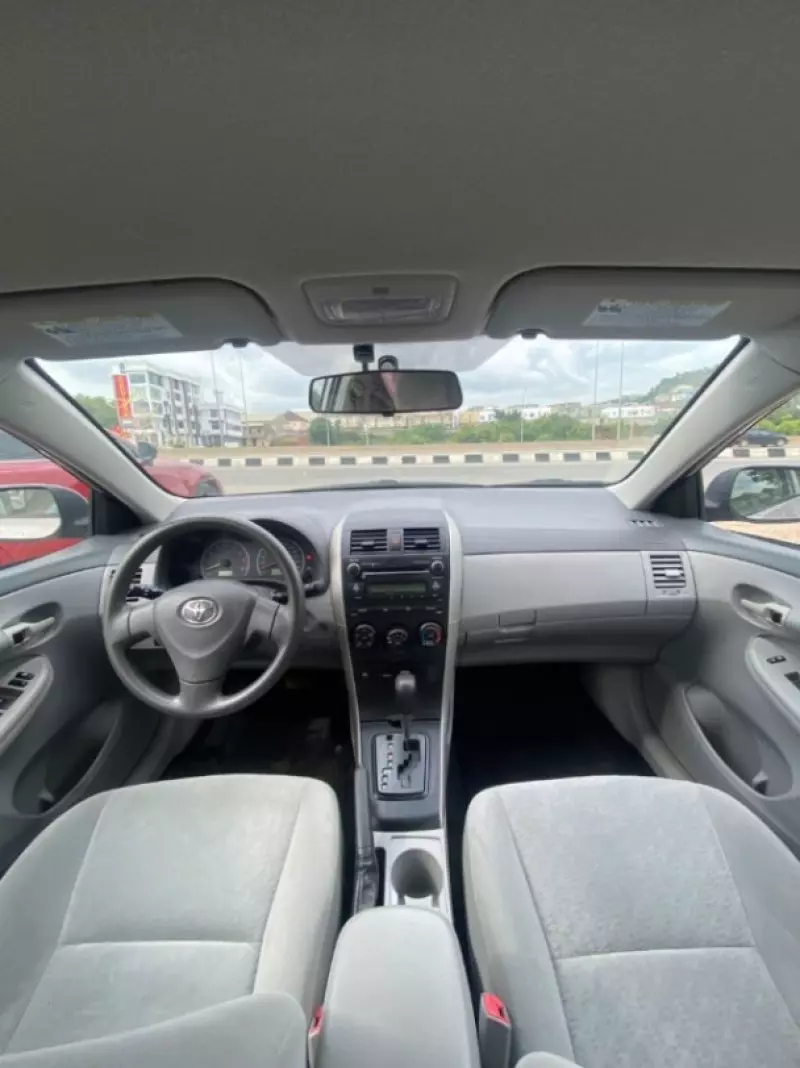 TOYOTA Corolla   - 2010