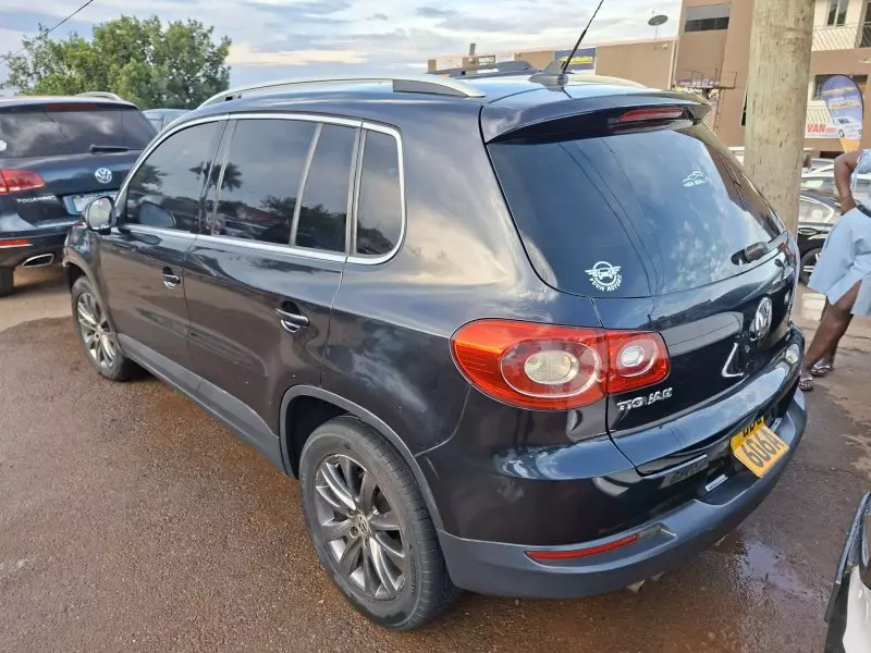 Volkswagen Tiguan   - 2009