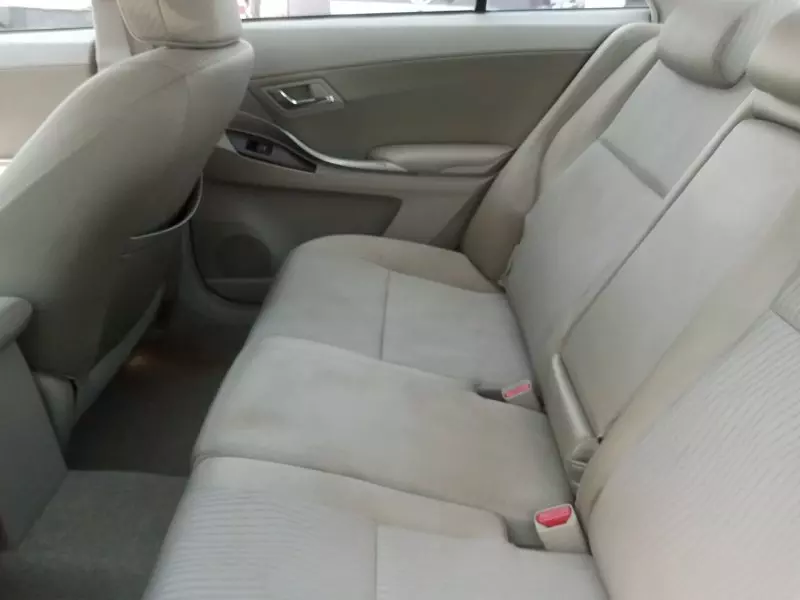 Toyota Premio    - 2012