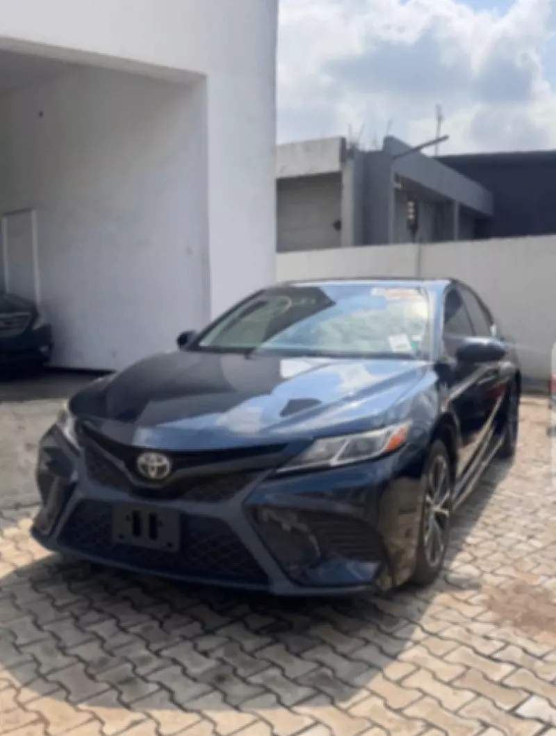 Toyota Camry   - 2018
