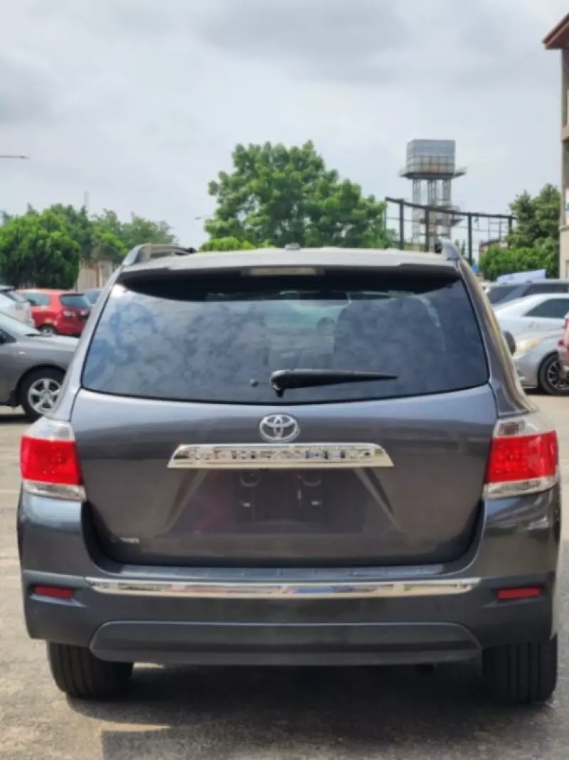 Toyota Highlander   - 2013