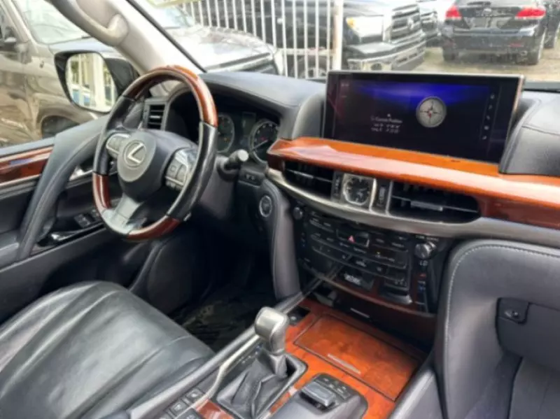Lexus LX 570   - 2017