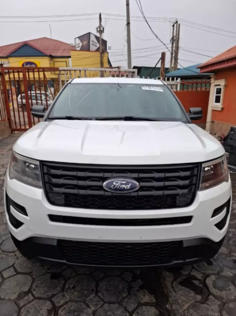 Ford Explorer   - 2019