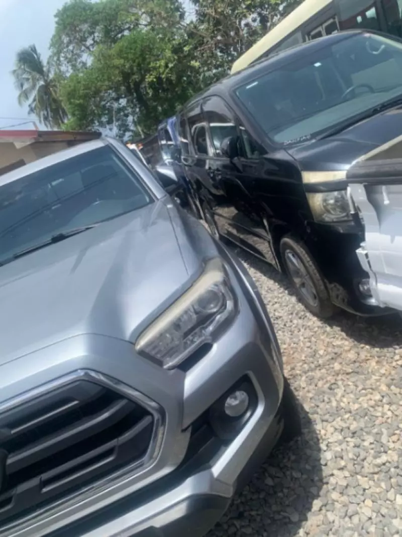 Toyota Tacoma   - 2017
