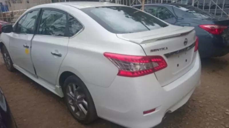 Nissan Sentra   - 2015