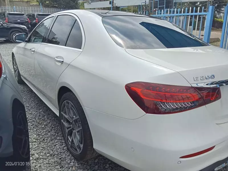 Mercedes-Benz E200 - 2020