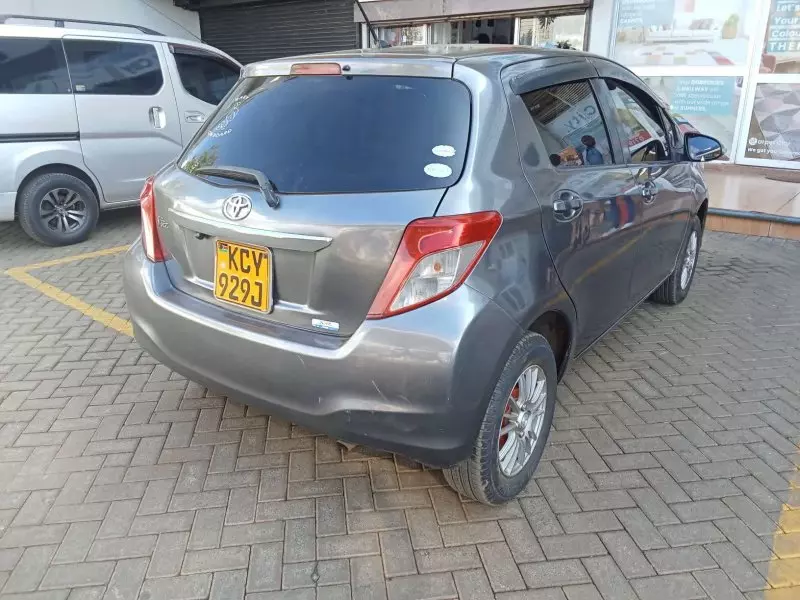 Toyota Vitz   - 2012