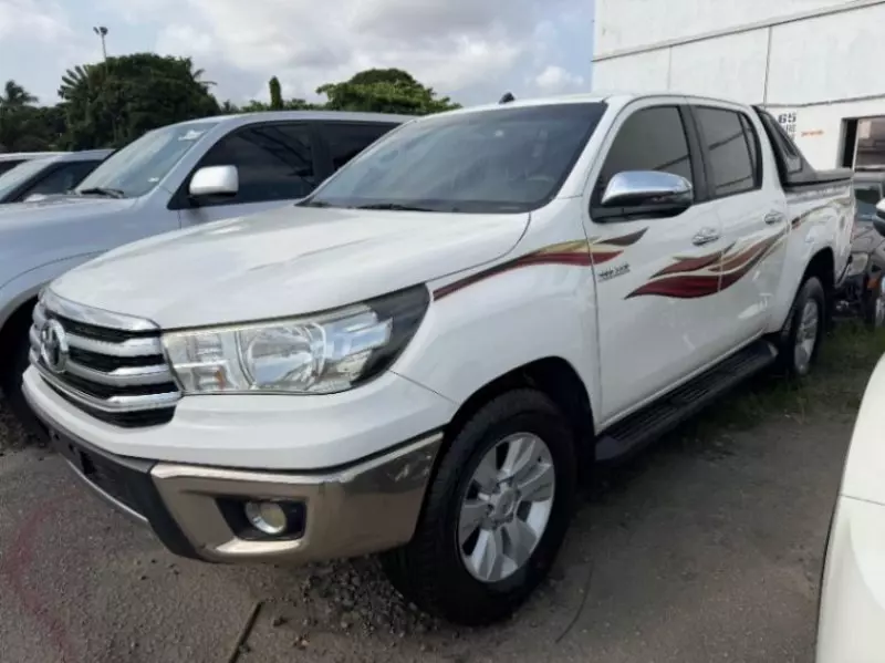 TOYOTA Hilux   - 2019