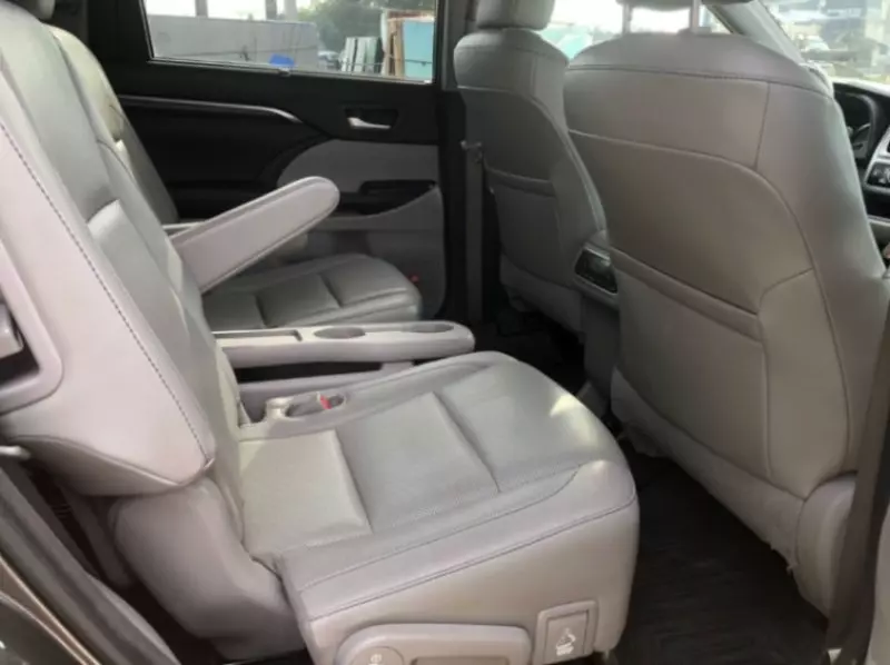 Toyota Highlander   - 2015