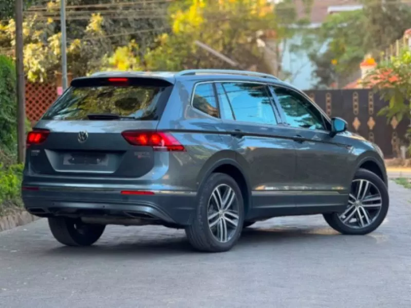 Volkswagen Tiguan   - 2019