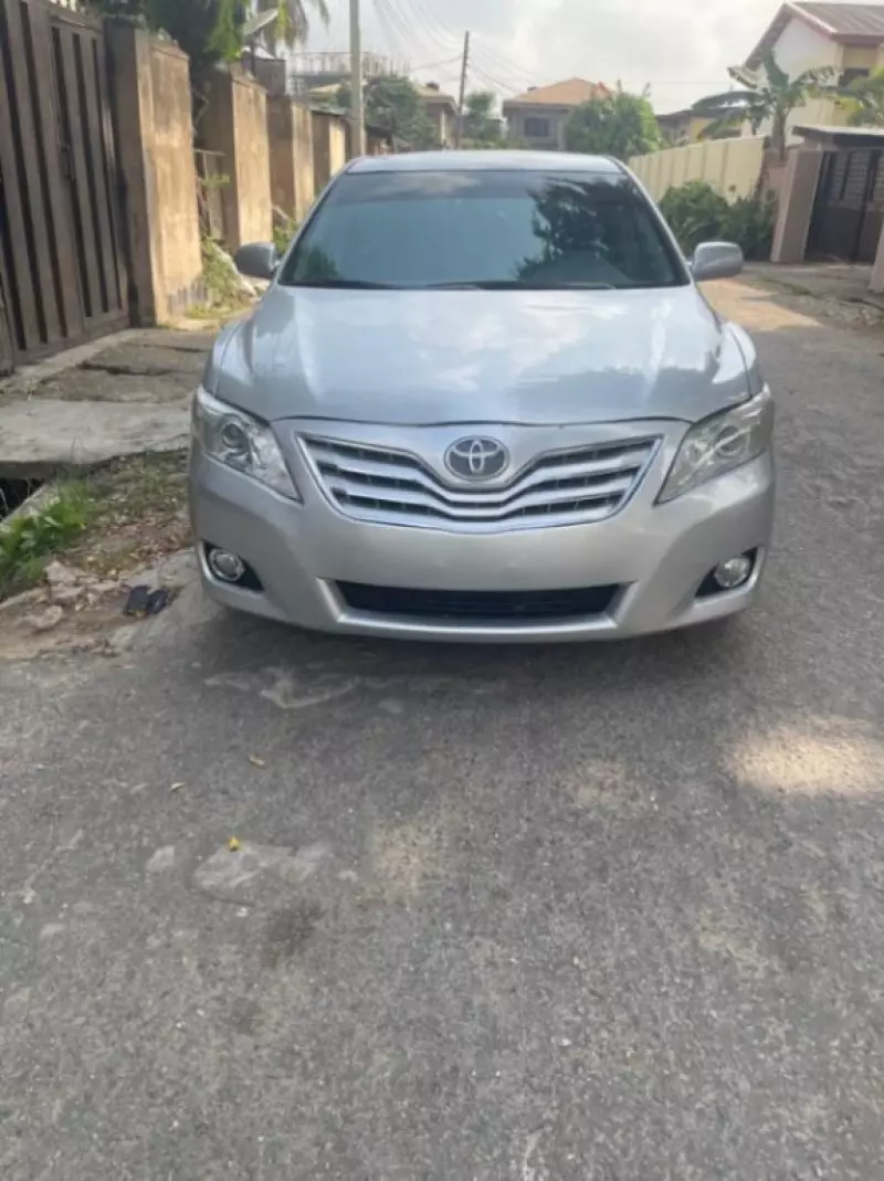 Toyota Camry   - 2010