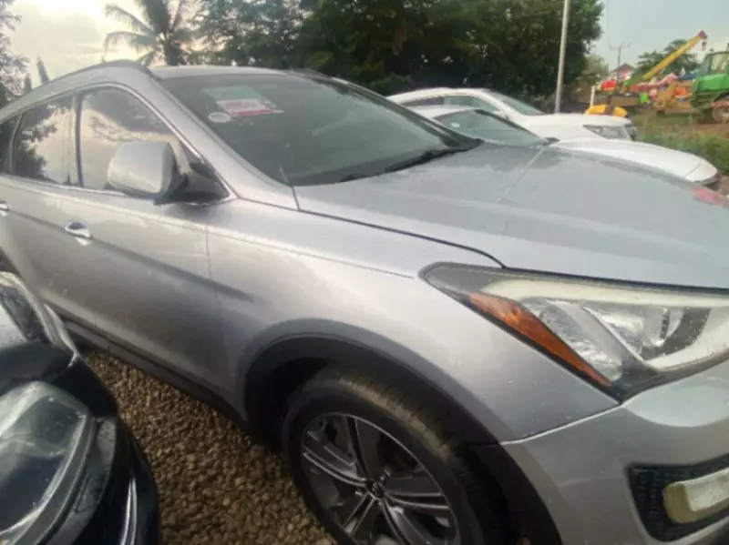 Hyundai Santa Fe   - 2013