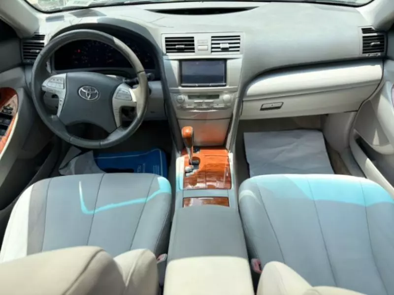 Toyota Camry   - 2011