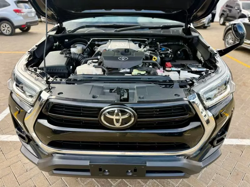 Toyota Hilux   - 2021