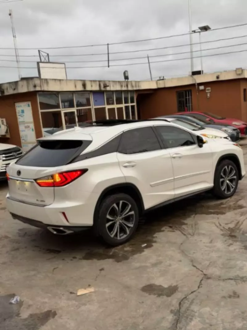 Lexus RX   - 2017