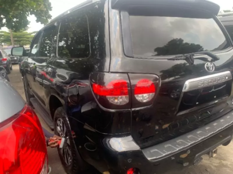 Toyota Sequoia   - 2014