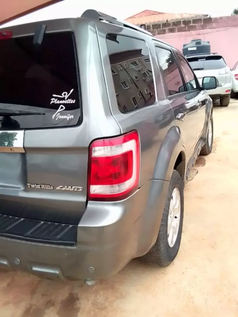 Ford Escape   - 2009