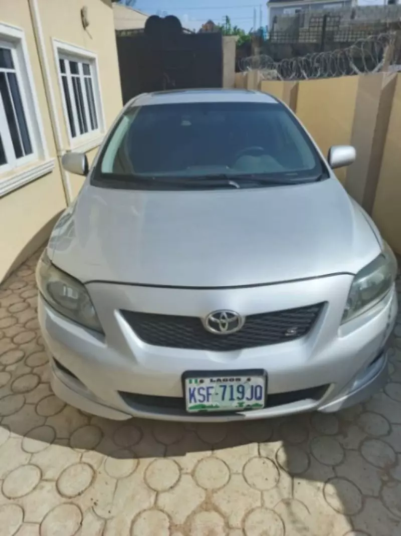Toyota Corolla   - 2009