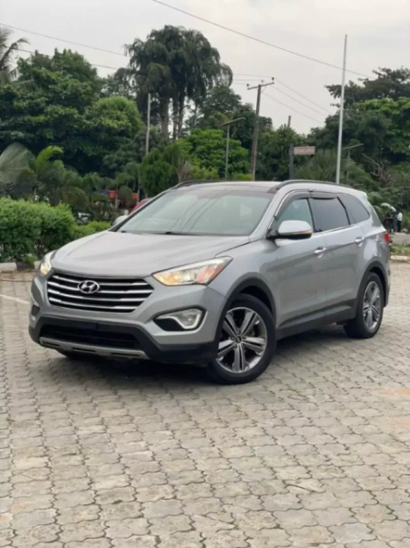 Hyundai Santa Fe   - 2016