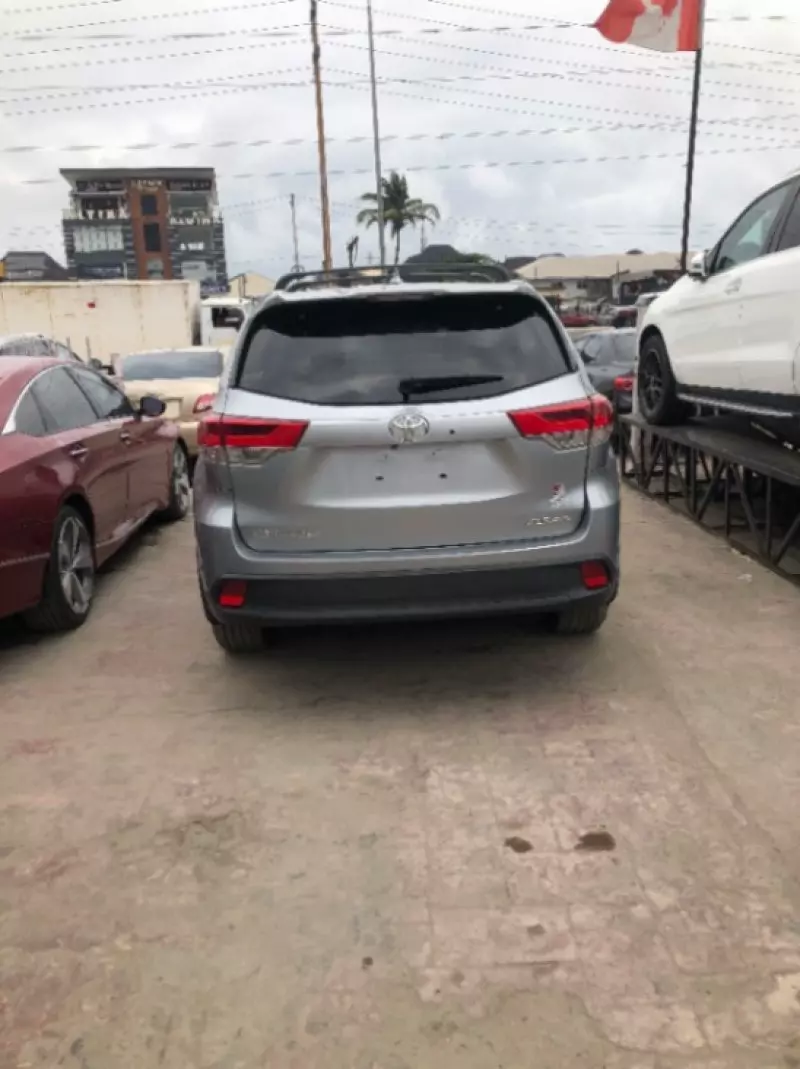 Toyota Highlander   - 2009