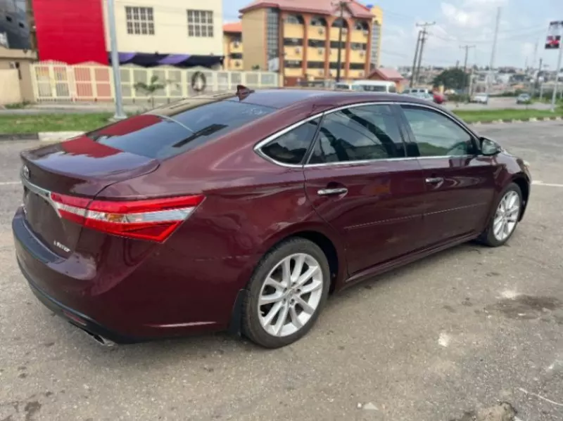 Toyota Avalon   - 2013